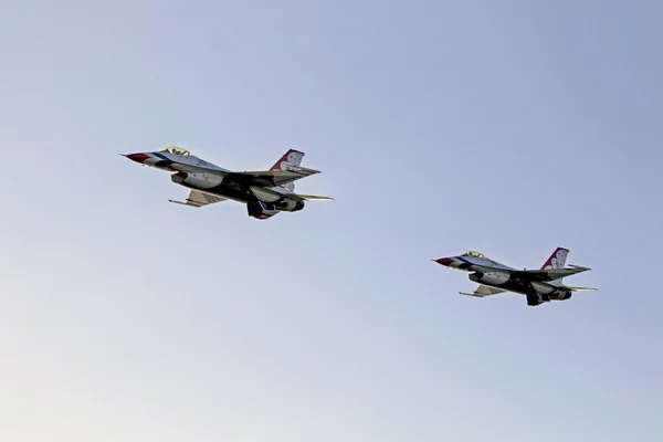 Flygplan oss Air Force Thunderbirds stridsflygplan — Stockfoto