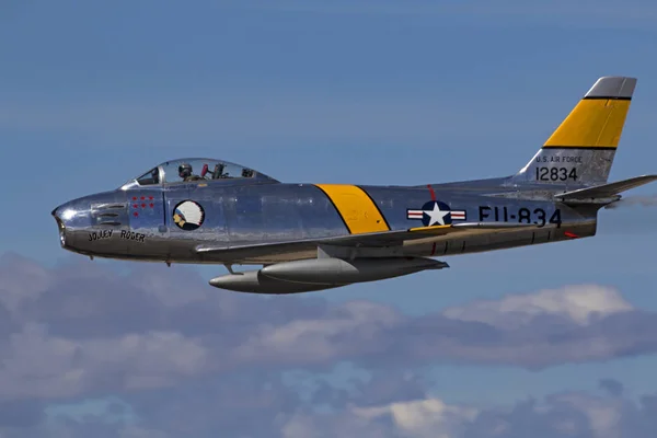 Airplane F-86 Sabre jet fighter flying at the 2017 Los Angeles Air Show — Stock Photo, Image