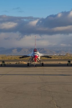 Uçak bizi Hava Kuvvetleri Thunderbirds F-16 jet avcı 2017 Los Angeles Air Show'da