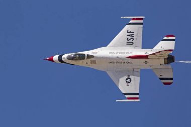 Uçak bizi Hava Kuvvetleri Thunderbirds F-16 jet avcı 2017 Los Angeles Air Show'da