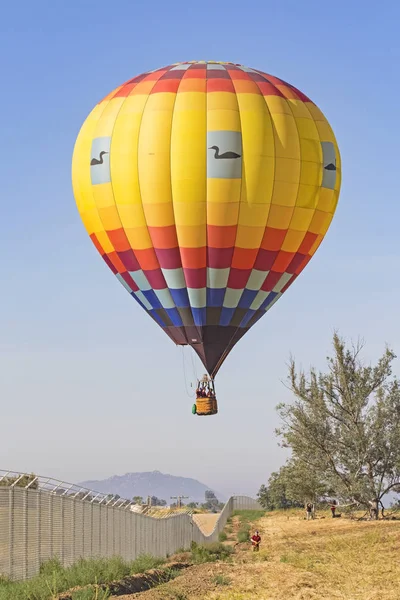 California şarapları sıcak hava balon Festivali üzerinde balon turu