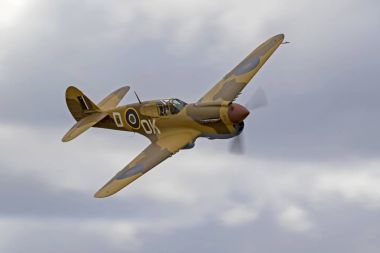 2017 Air Show uçan uçak vintage WWII P-40 Warhawk avcı