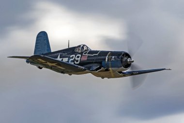 2017 hava Fuarı'nda uçan uçak WWII F4-U Corsair avcı