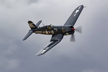 2017 hava Fuarı'nda uçan uçak WWII F4-U Corsair avcı