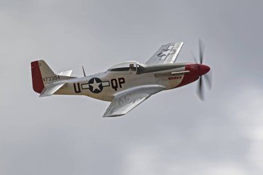 Hava gösterisi California uçan uçak P-51 Mustang İkinci Dünya Savaşı savaş