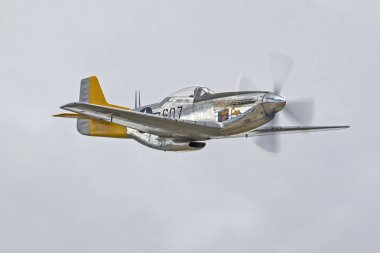 Hava gösterisi California uçan uçak P-51 Mustang İkinci Dünya Savaşı savaş