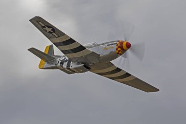 Hava gösterisi California uçan uçak P-51 Mustang İkinci Dünya Savaşı savaş
