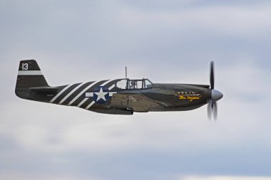 Hava gösterisi California uçan uçak P-51 Mustang İkinci Dünya Savaşı savaş