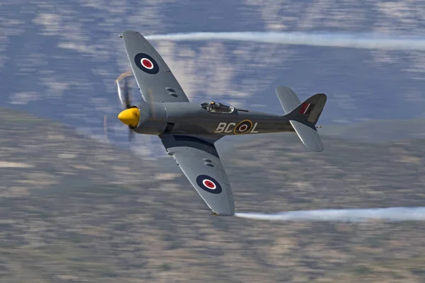 Uçak Hawker Sea Fury flyng, California Hava göster — Stok fotoğraf