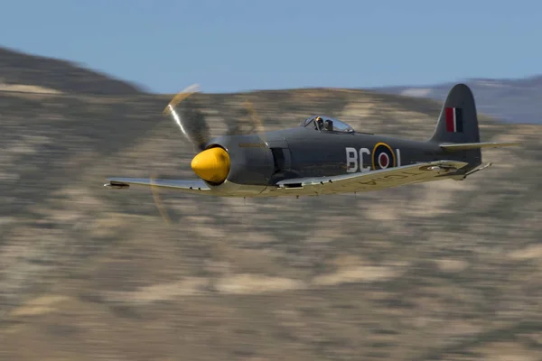 Uçak Hawker Sea Fury flyng, California Hava göster — Stok fotoğraf