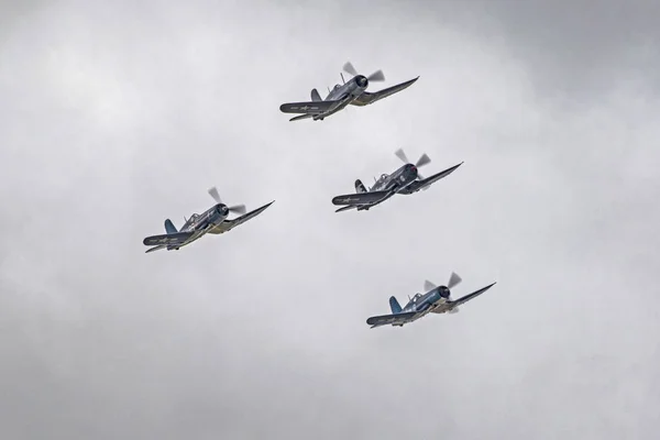 Airplanes WWII F4-U Corsair fighter aircraft flying at California Air Show — Stock Photo, Image