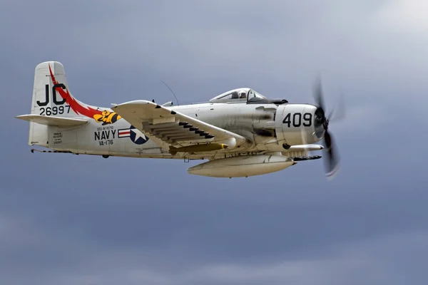 Airplane vintage A4- Skyraider Vietnam War era aircraft fighter — Stock Photo, Image