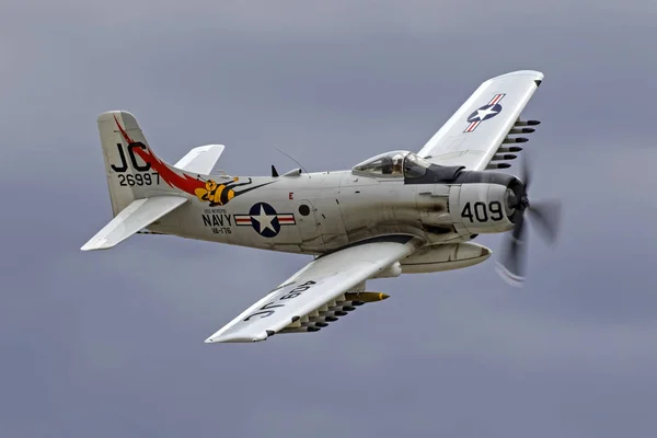 Avion vintage A4- Skyraider Chasseur d'avions de l'époque de la guerre du Vietnam — Photo