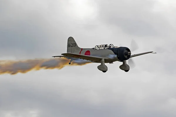 Airplane WWII Japan fighter aircraft flying at air show — Stock Photo, Image