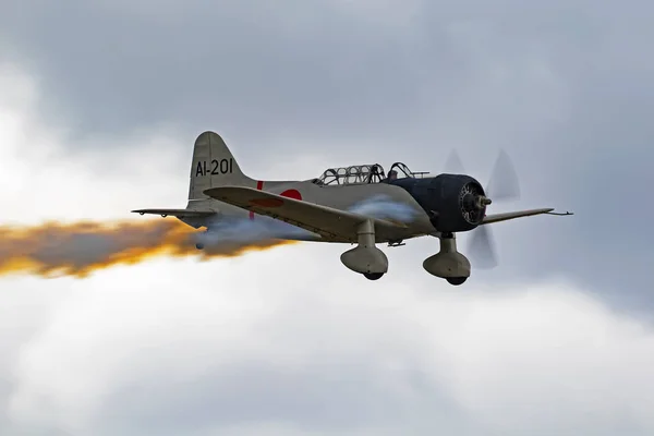 Airplane WWII Japan fighter aircraft flying at air show — Stock Photo, Image