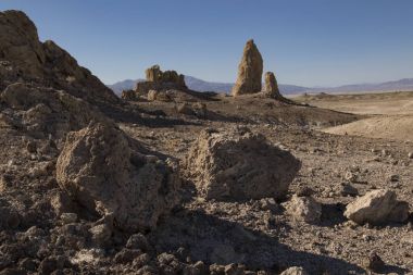 Peyzaj ve kaya oluşumları Trona Pinnacles California Çölü'nde, çöl