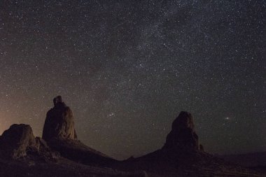 Samanyolu Trona Pinnacles California Çölü'nde