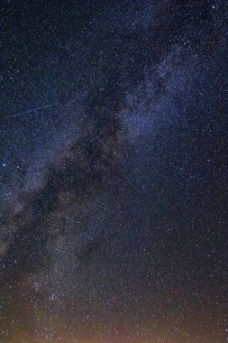 Samanyolu Trona Pinnacles California Çölü'nde yukarıda yüksek