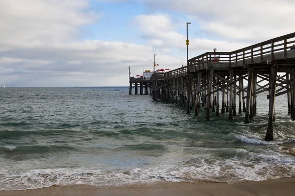 Plaża shore w Balboa Pier w południowej Kalifornii — Zdjęcie stockowe
