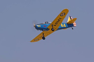 Uçak Pt-19 İkinci Dünya Savaşı savaş eğitmen uçağı Havacılık Fuarında uçan