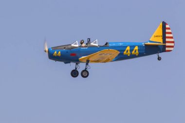 Uçak Pt-19 İkinci Dünya Savaşı savaş eğitmen uçağı Havacılık Fuarında uçan