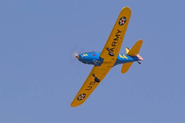 Uçak Pt-19 İkinci Dünya Savaşı savaş eğitmen uçağı Havacılık Fuarında uçan