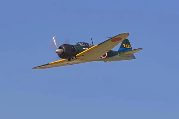 Airplane WWII Mitsubishi Zero fighter flying at the airshow — Stock Image Airplane WWII Mitsubishi Zero fighter flying at the airshow Royalty Free Stock Photos