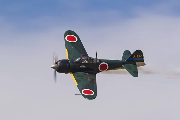 Airplane WWII Mitsubishi Zero fighter flying at the airshow — Stock Image Airplane WWII Mitsubishi Zero fighter flying at the airshow Royalty Free Stock Images