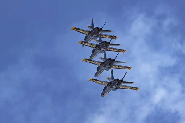 Airplane Blue Angels Navy Flight Demonstration Squadron performs at Miramar Airshow — Stock Photo, Image
