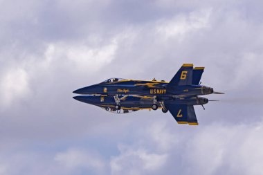 Uçak Mavi Melekler F-18 Hornet jet avcı perfroming airshow