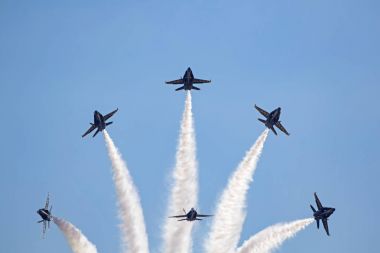 Uçak Mavi Melekler F-18 jet savaşçıların Havacılık Fuarında gerçekleştirme