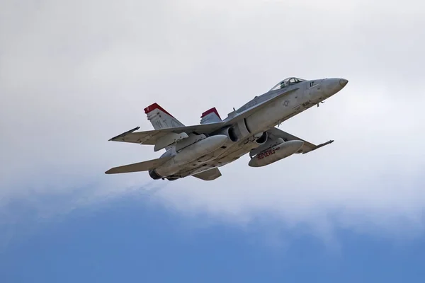 飞机 F-18 大黄蜂喷气战斗机 — 图库照片