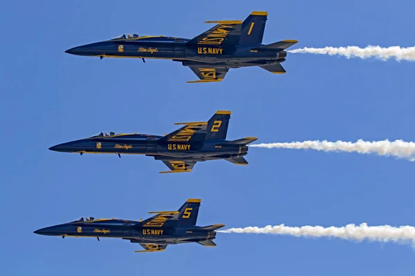 Uçak Mavi Melekler F-18 jet savaşçıların Havacılık Fuarında gerçekleştirme