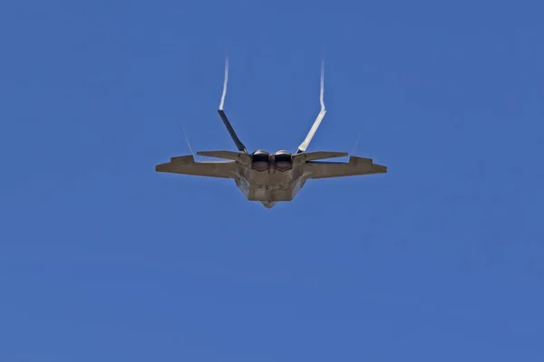 Avião Raptor Jato Furtivo Militar Realizando 2018 Los Angeles Airshow — Fotografia de Stock
