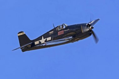 Uçak İkinci Dünya Savaşı F6f cehennem kedisi uçak Havacılık Fuarında uçan. Chino, Kaliforniya, ABD - 5,2018 olabilir. Şöhret Airshow uçaklar vintage uçak nadir görülen İkinci Dünya Savaşı savaş kuşları ve test aşamasındaki uçaklar dahil olmak üzere özellikleri.