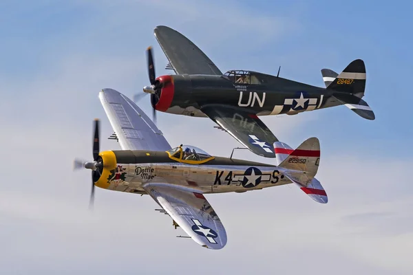 Uçak WWII P-47 Thunderbolt uçak Havacılık Fuarında uçan. Chino, Kaliforniya, ABD - 5,2018 olabilir. Şöhret Airshow uçaklar vintage uçak nadir görülen İkinci Dünya Savaşı savaş kuşları ve test aşamasındaki uçaklar dahil olmak üzere özellikleri.