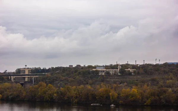 Dnepr Joki Näkymä Teollisuuskaupunkiin Zaporozhye — kuvapankkivalokuva