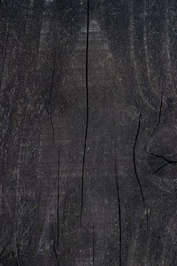 Ahşap dokular. Ağaç gövdesinde çatlaklar. Ahşap koyu gri arkaplan.