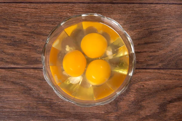 Três Ovos Crus Numa Taça Vidro Conteúdo Ovos Galinha Para — Fotografia de Stock