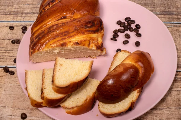 Chutná Voňavá Proutěná Buchta Snídani Chléb Pšeničné Mouky Tvarohovou Náplní — Stock fotografie