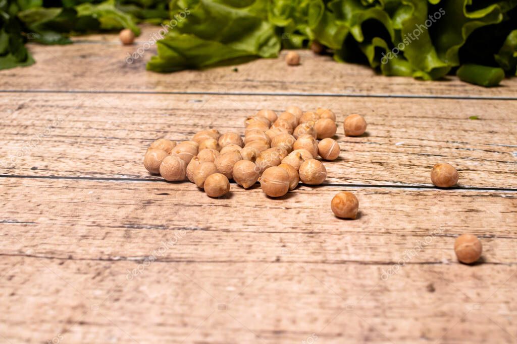 Los garbanzos son una fuente de proteína. Los beneficios y perjuicios
