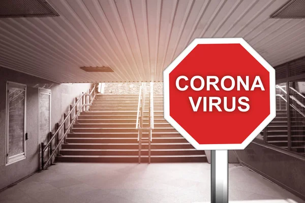 Coronavirus-Warnschild in der U-Bahn in der Stadt — Stockfoto
