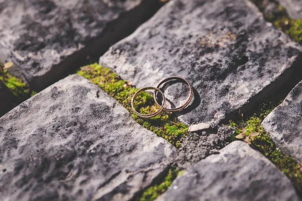 Anillos Boda Adoquines —  Fotos de Stock