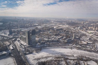 68 kat yükseklikten Moskova 'nın panoramik kış manzarası. Moskova şehir kulelerinin birinden alındı.