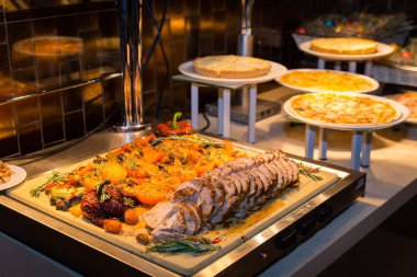 Lokantada servis edilen lezzetli biftek.