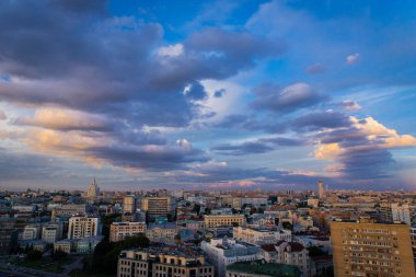 Moskova 'nın merkezinin inanılmaz panoramik manzarası. Moskova 'da inanılmaz bir gün batımı.