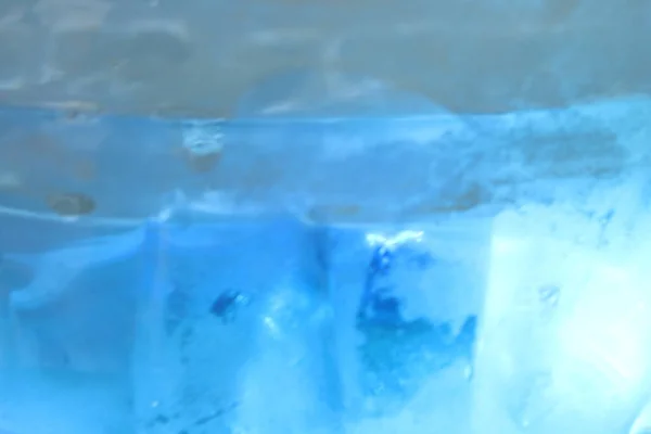 Fundo Azul Abstrato Água Uma Garrafa Plástico — Fotografia de Stock
