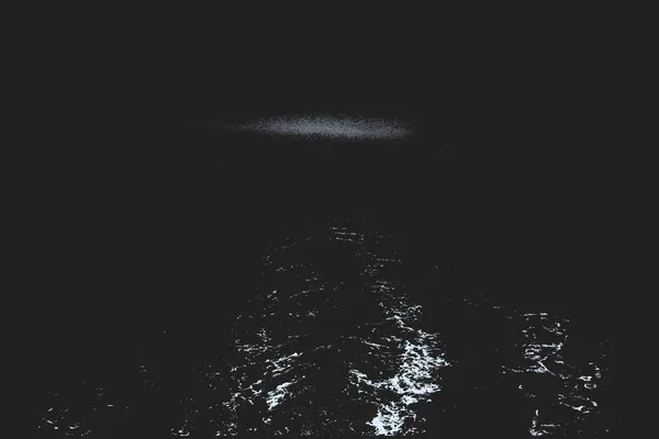 黒の背景に抽象的なイラスト 月明かり — ストック写真