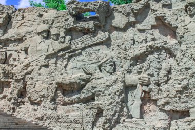 Duvarlar - Savaş anıtı Mamaev Kurgan Volgograd 'ın harabeleri mavi gökyüzü arka planında' Cephe için her şey zafer için her şey '