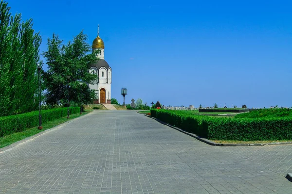 Asker Tarlası Kiliseye Giden Yol Mamaev Kurgan Volgograd Mavi Gökyüzünün — Stok fotoğraf